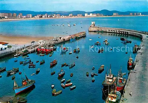 AK / Ansichtskarte Laredo Spanien Hafen und Strand