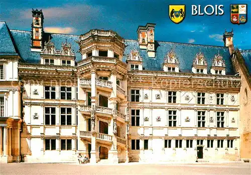AK / Ansichtskarte Blois Loir et Cher La cour d honneur du chateau Kat. Blois