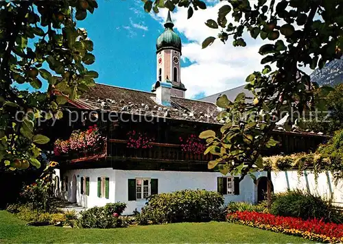 AK / Ansichtskarte Garmisch Partenkirchen Altes Bauernhaus Pfarrkirche St. Martin  Kat. Garmisch Partenkirchen
