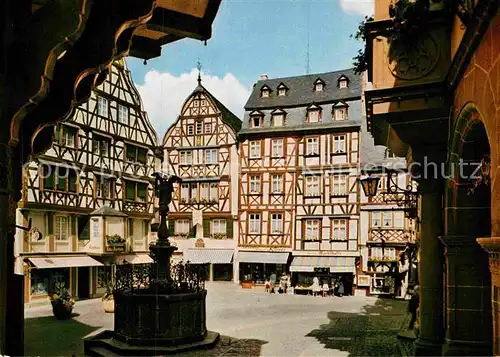 AK / Ansichtskarte Bernkastel Kues Marktplatz Brunnen Kat. Bernkastel Kues