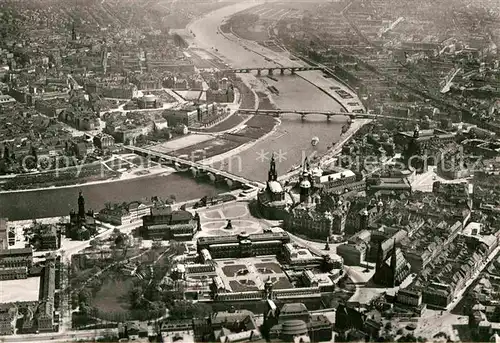 AK / Ansichtskarte Dresden Neustadt und Altstadt  Kat. Dresden Elbe