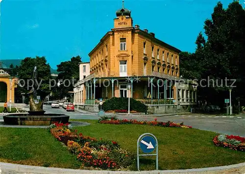 AK / Ansichtskarte Bad Voeslau Badplatz mit Freiheitsbrunnen Hotel Stefanie Kat. Bad Voeslau