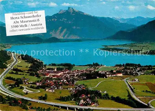 AK / Ansichtskarte Mondsee Salzkammergut Fliegeraufnahme mit Schafberg und Autobahn Salzburg Wien Kat. Mondsee