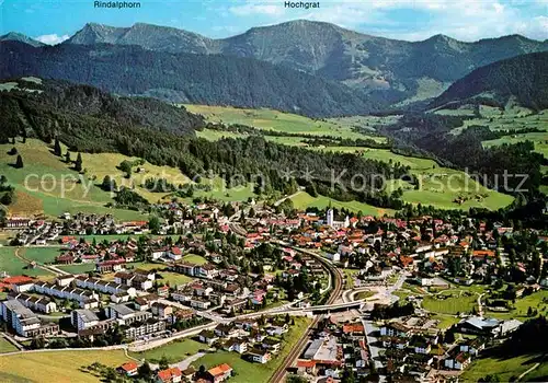 AK / Ansichtskarte Oberstaufen mit Hochgrat und Rindalphorn Allgaeuer Alpen Fliegeraufnahme Kat. Oberstaufen