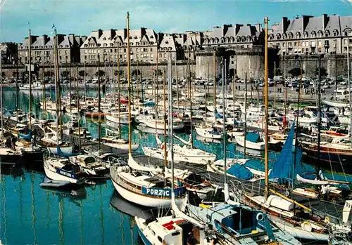 AK / Ansichtskarte Saint Malo Ille et Vilaine Bretagne Bassin des Yachts et la Grande Porte Kat. Saint Malo