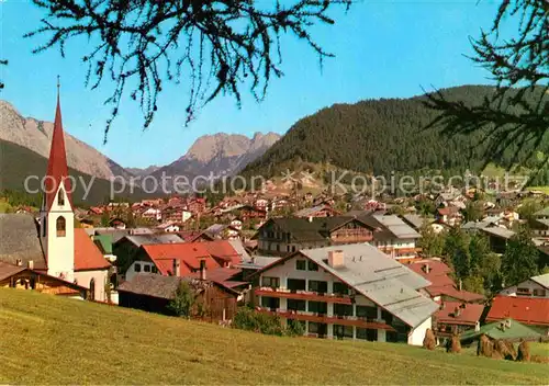 AK / Ansichtskarte Seefeld Tirol Ortsansicht mit Kirche Alpen Kat. Seefeld in Tirol