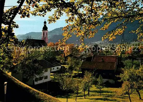 AK / Ansichtskarte Lenggries Ortsansicht mit Kirche Herbststimmung Bayerische Alpen Kat. Lenggries