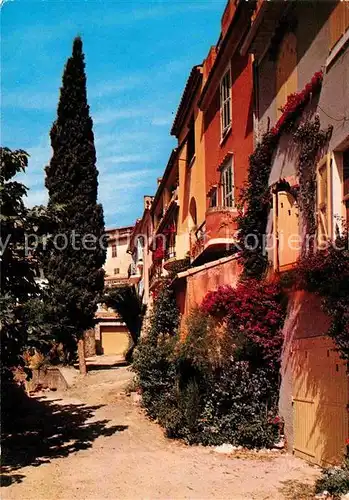 AK / Ansichtskarte Bormes les Mimosas Une rue du village Kat. Bormes les Mimosas