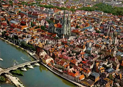 AK / Ansichtskarte Regensburg Altstadt Kirche Donau Bruecke Fliegeraufnahme Kat. Regensburg