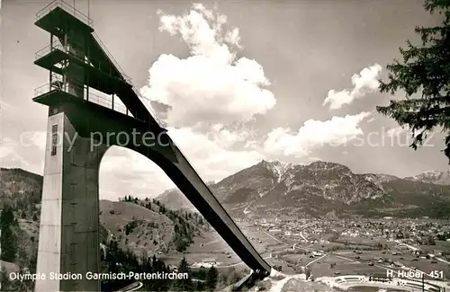 AK / Ansichtskarte Ski Flugschanze Olympia Stadion Garmisch Partenkirchen Foto H. Huber Nr. 451 Kat. Sport