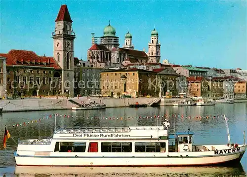 AK / Ansichtskarte Motorschiffe Bayern Passau Rathausplatz Anlegestelle Drei Fluesse Rundfahrten Kat. Schiffe