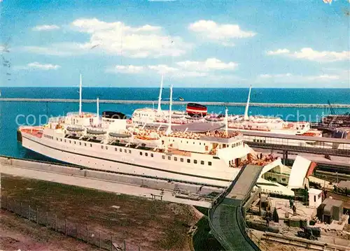 AK / Ansichtskarte Schiffe Ships Navires Faehrbahnhof Puttgarden Fehmarn Kai 