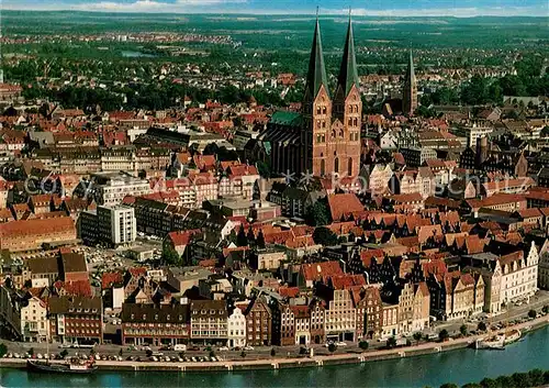 AK / Ansichtskarte Luebeck Altstadt Kirche Hansestadt Fliegeraufnahme Kat. Luebeck