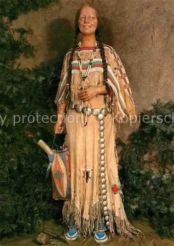 AK / Ansichtskarte Indianer Native American Schwarzfuss Indianerin Karl May Museum Radebeul Kat. Regionales