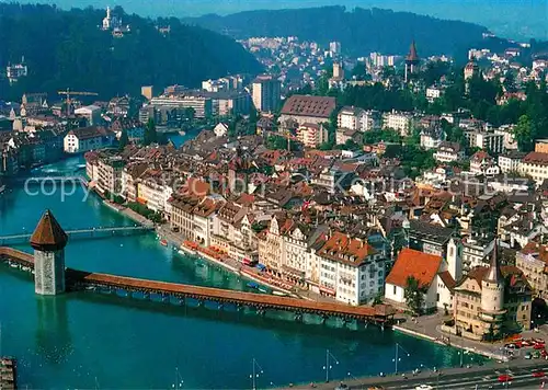 AK / Ansichtskarte Luzern LU Kapellbruecke Vierwaldstaettersee Altstadt Fliegeraufnahme Kat. Luzern