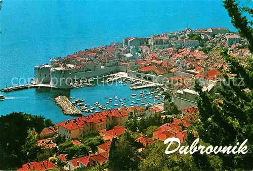 AK / Ansichtskarte Dubrovnik Ragusa Panorama Blick auf Hafen und Altstadt Festung Kat. Dubrovnik