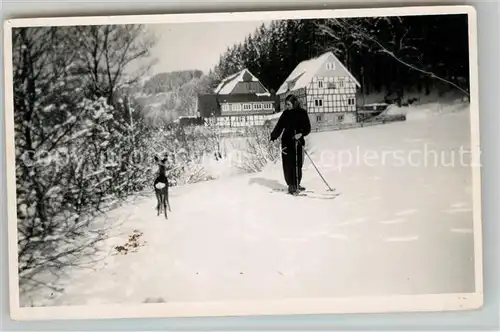 AK / Ansichtskarte Winterberg Hochsauerland Winterlandschaft Reh Skifahrerin Kat. Winterberg