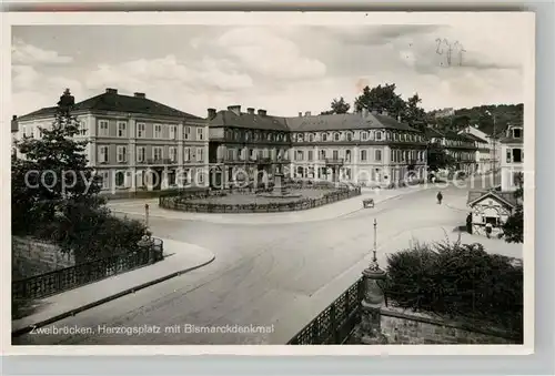 AK / Ansichtskarte Zweibruecken Herzogsplatz mit Bismarckdenkmal Kat. Zweibruecken