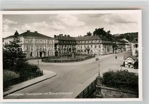 AK / Ansichtskarte Zweibruecken Herzogsplatz mit Bismarckdenkmal Kat. Zweibruecken