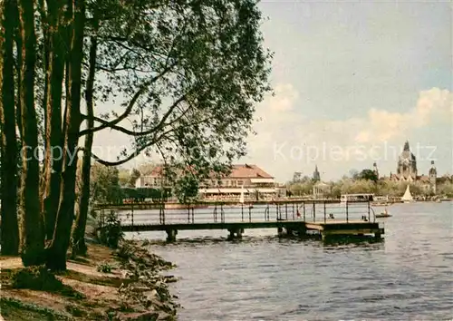 AK / Ansichtskarte Hannover Uferpartie am Maschsee Bootsanleger Gaststaette Rathaus Kat. Hannover