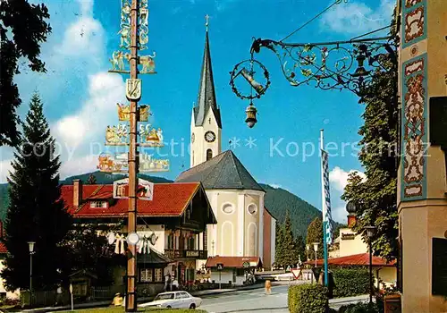 AK / Ansichtskarte Schliersee Ortsmotiv mit Kirche Tuerschild Maibaum Kat. Schliersee