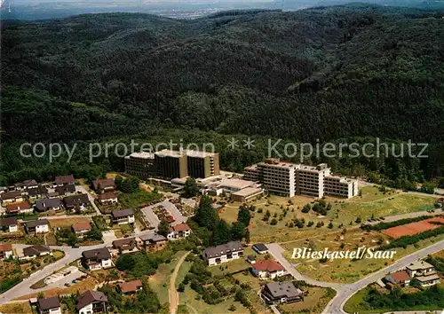 AK / Ansichtskarte Blieskastel Fliegeraufnahme Waldwohnanlage mit Bliestal und Fachkliniken Kat. Blieskastel