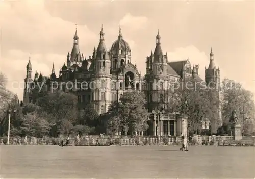 AK / Ansichtskarte Schwerin Mecklenburg Schloss Paedagogische Schule  Kat. Schwerin