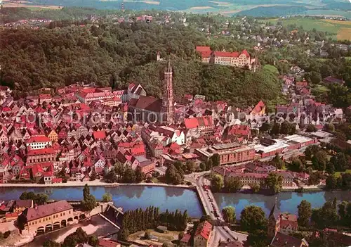 AK / Ansichtskarte Landshut Isar Stadtbild mit St Martinskirche und Burg Trausnitz Fliegeraufnahme Kat. Landshut