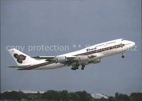 AK / Ansichtskarte Flugzeuge Zivil Thai Airways International Boeing 747 3D7 HS TGE  Kat. Airplanes Avions