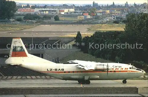 AK / Ansichtskarte Flugzeuge Zivil Balkan Cargo AN 12 LZ BAB  Kat. Airplanes Avions