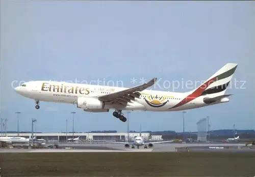 AK / Ansichtskarte Flugzeuge Zivil Emirates Airlines Airbus A330 243 A6 EAI c n 437 Kat. Airplanes Avions