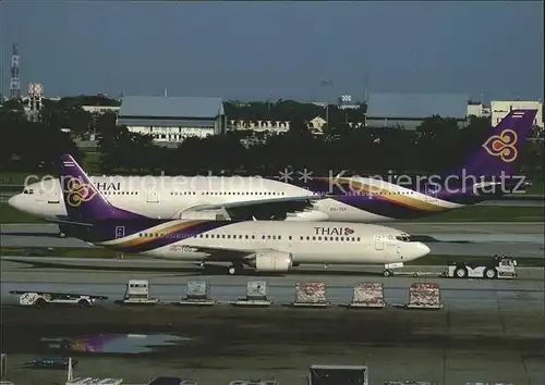 AK / Ansichtskarte Flugzeuge Zivil Thai Airways Boeing 737 4D7 HS TDG Cn 26614 2481 Kat. Airplanes Avions