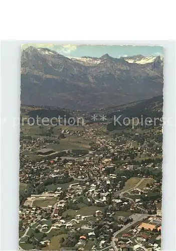 AK / Ansichtskarte Megeve Ville Massif Aiguilles Warens  Kat. Megeve