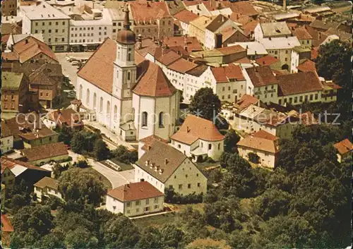 AK / Ansichtskarte Viechtach Bayerischer Wald Katholische Stadtpfarrkirche Sankt Augustinus Fliegeraufnahme Kat. Viechtach