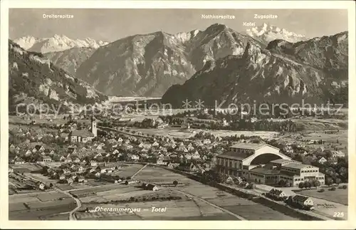 AK / Ansichtskarte Oberammergau mit Dreitorspitze Nothkarspitze Zugspitze Kat. Oberammergau