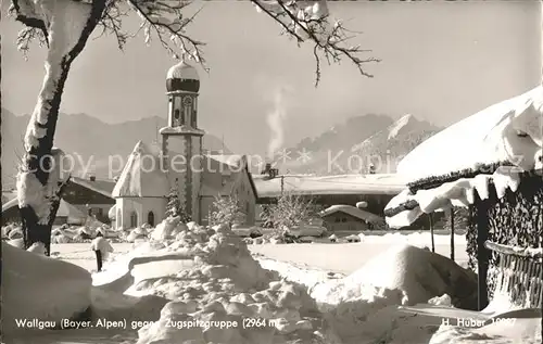 AK / Ansichtskarte Wallgau mit Kirche und Zugspitzgruppe Kat. Wallgau