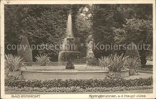 AK / Ansichtskarte Bad Pyrmont Springbrunnen an der Hauptallee Kat. Bad Pyrmont