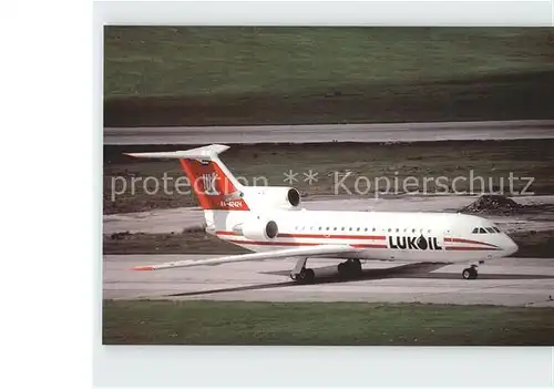 AK / Ansichtskarte Flugzeuge Zivil Lukoil Yak 42D RA 42424 Kat. Airplanes Avions