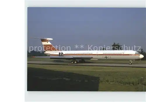 AK / Ansichtskarte Flugzeuge Militaria German Air Force Ilyushin IL 62 11+21 Kat. Airplanes Avions