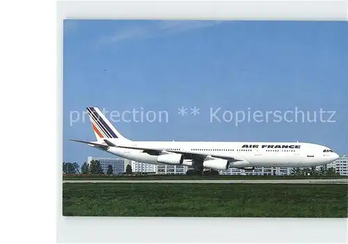 AK / Ansichtskarte Flugzeuge Zivil Air France Airbus A 340 300 F GLZB Kat. Airplanes Avions