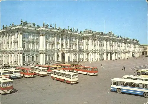 AK / Ansichtskarte Leningrad St Petersburg Gebaeude und Busse Kat. Russische Foederation