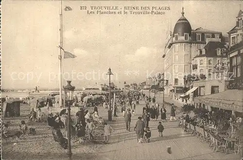 AK / Ansichtskarte Trouville sur Mer Les Planches Trouville Palace Kat. Trouville sur Mer