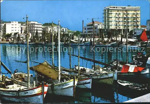 AK / Ansichtskarte Cattolica Porto Canale Alberghi Hafen Hofels Fischerboote Kat. Cattolica
