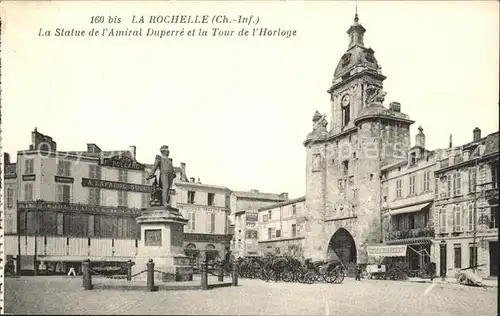 AK / Ansichtskarte La Rochelle Charente Maritime Statue de l Amiral Duperre Monument Tour de l Horloge Kat. La Rochelle