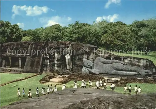 AK / Ansichtskarte Sri Lanka Polonnaruwa Kinder auf Felsen Kat. Sri Lanka