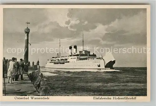 AK / Ansichtskarte Schiffe Ships Navires Hochseefaehrschiff Warnemuende 