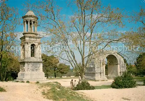 AK / Ansichtskarte Saint Remy de Provence Les Antiques au printemps Monuments romaines Kat. Saint Remy de Provence