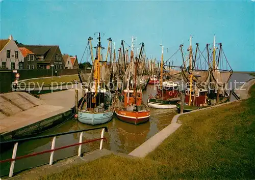 AK / Ansichtskarte Greetsiel Fischerhafen Kat. Krummhoern