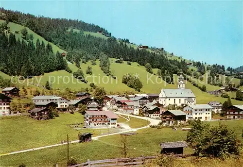 AK / Ansichtskarte Oberau Wildschoenau Tirol Ortsansicht mit Kirche im Sommer