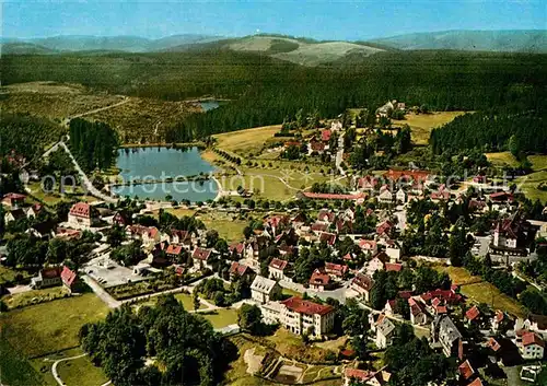 AK / Ansichtskarte Hahnenklee Bockswiese Harz Heilklimatischer Kurort Wintersportplatz See Fliegeraufnahme Kat. Goslar